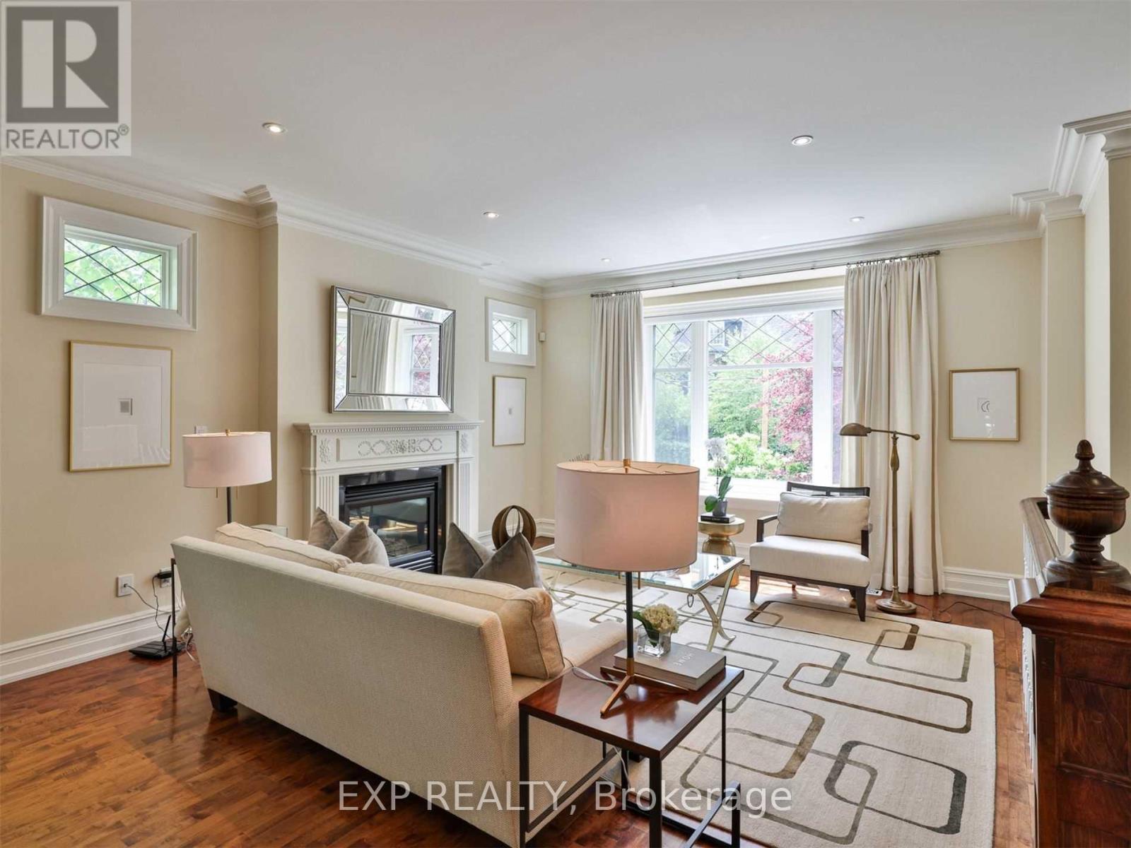 241 Poplar Plains Street, Toronto (casa Loma), Ontario