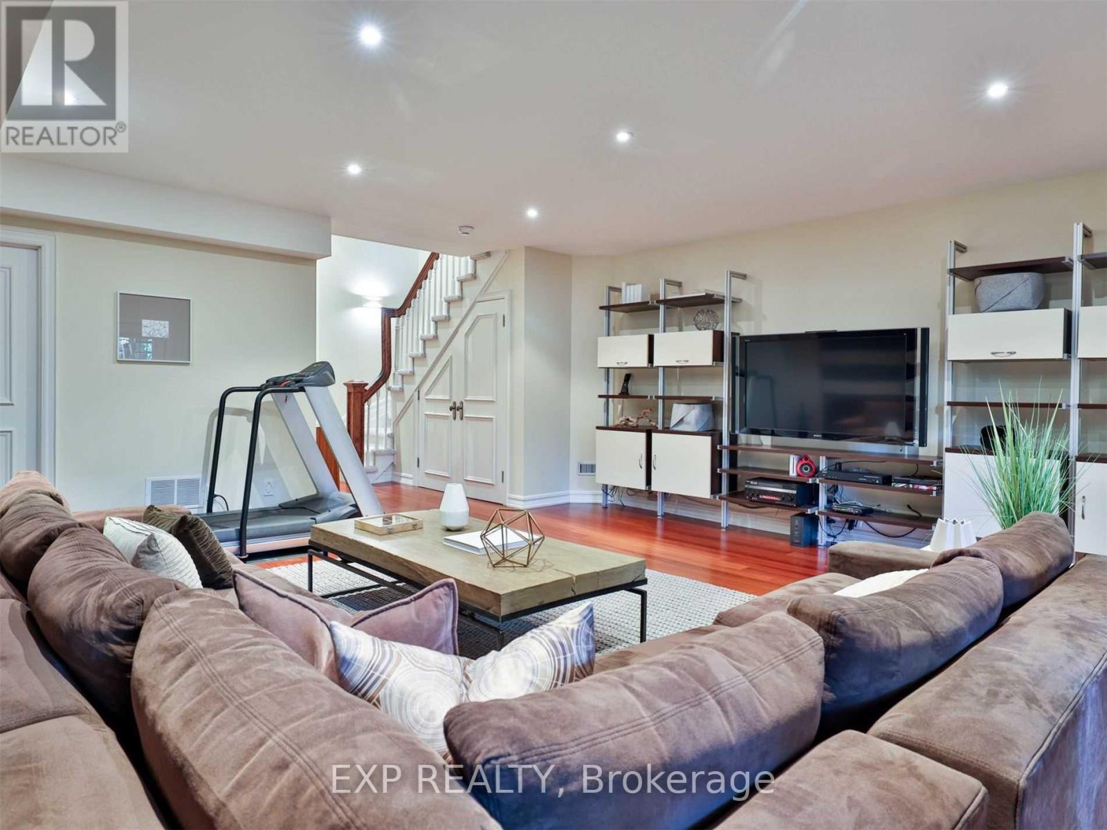 241 Poplar Plains Street, Toronto (casa Loma), Ontario