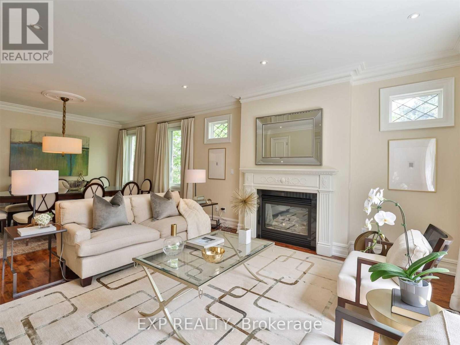 241 Poplar Plains Street, Toronto (casa Loma), Ontario