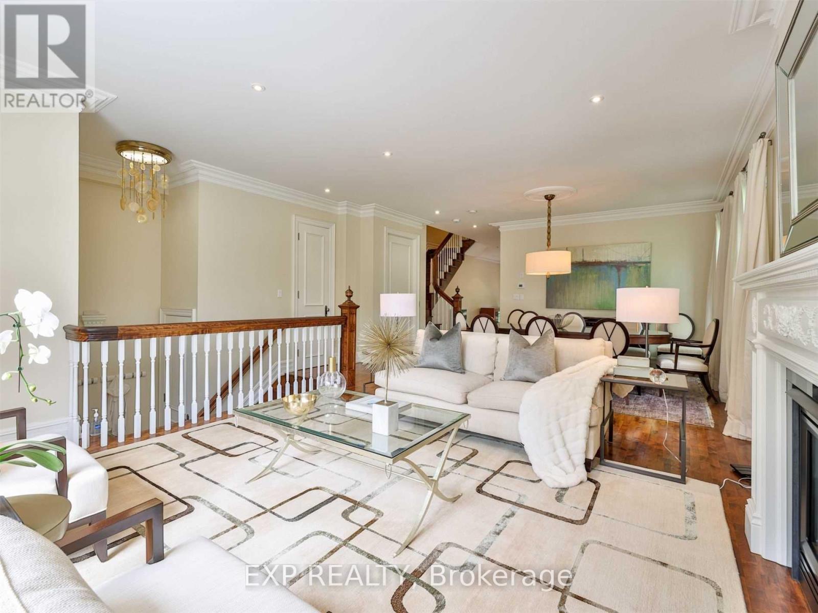 241 Poplar Plains Street, Toronto (casa Loma), Ontario