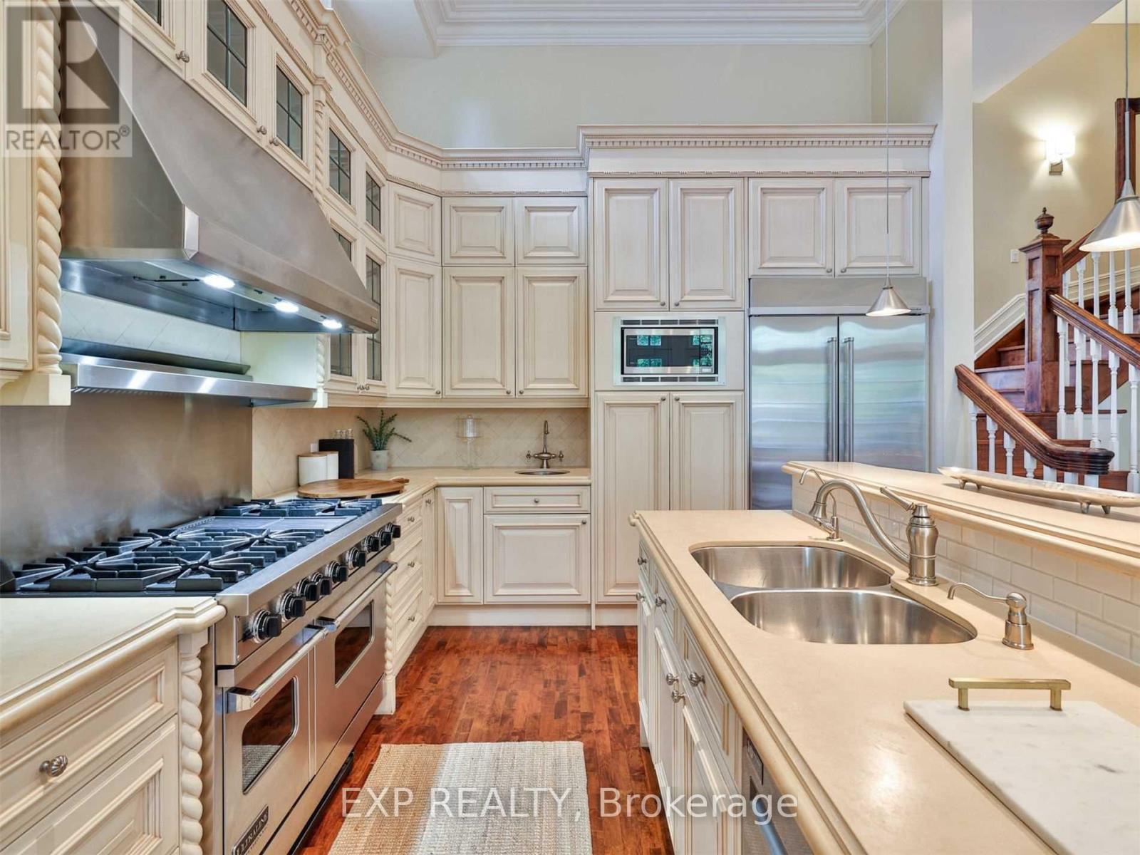 241 Poplar Plains Street, Toronto (casa Loma), Ontario