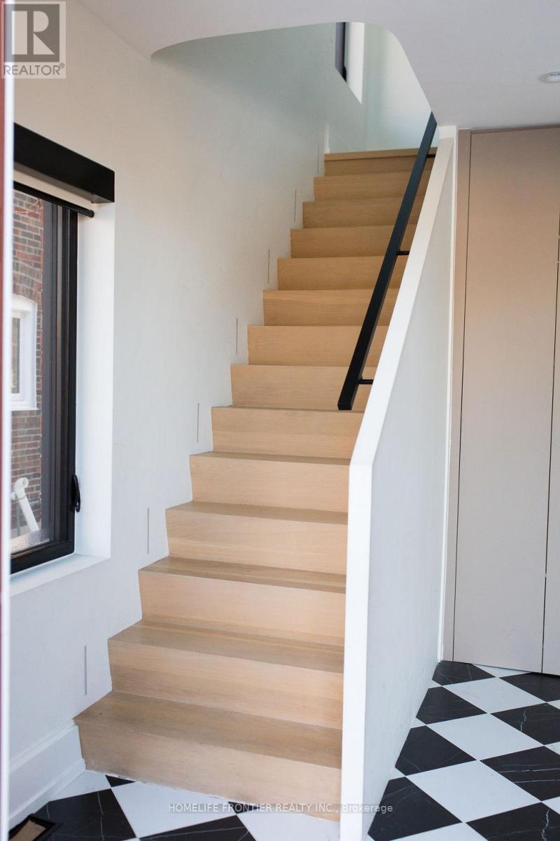 127 Glenvale Boulevard, Toronto (leaside), Ontario