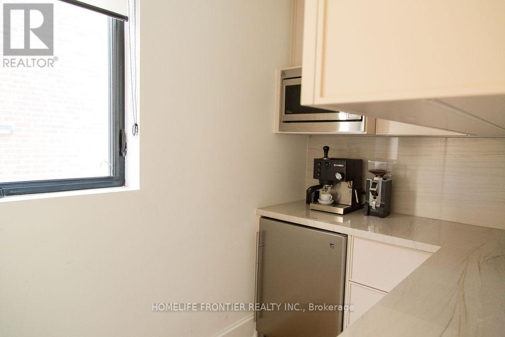 127 Glenvale Boulevard, Toronto (leaside), Ontario