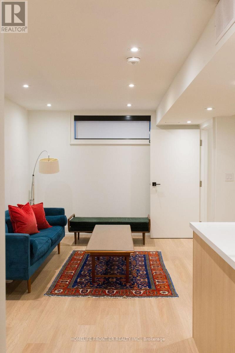 127 Glenvale Boulevard, Toronto (leaside), Ontario