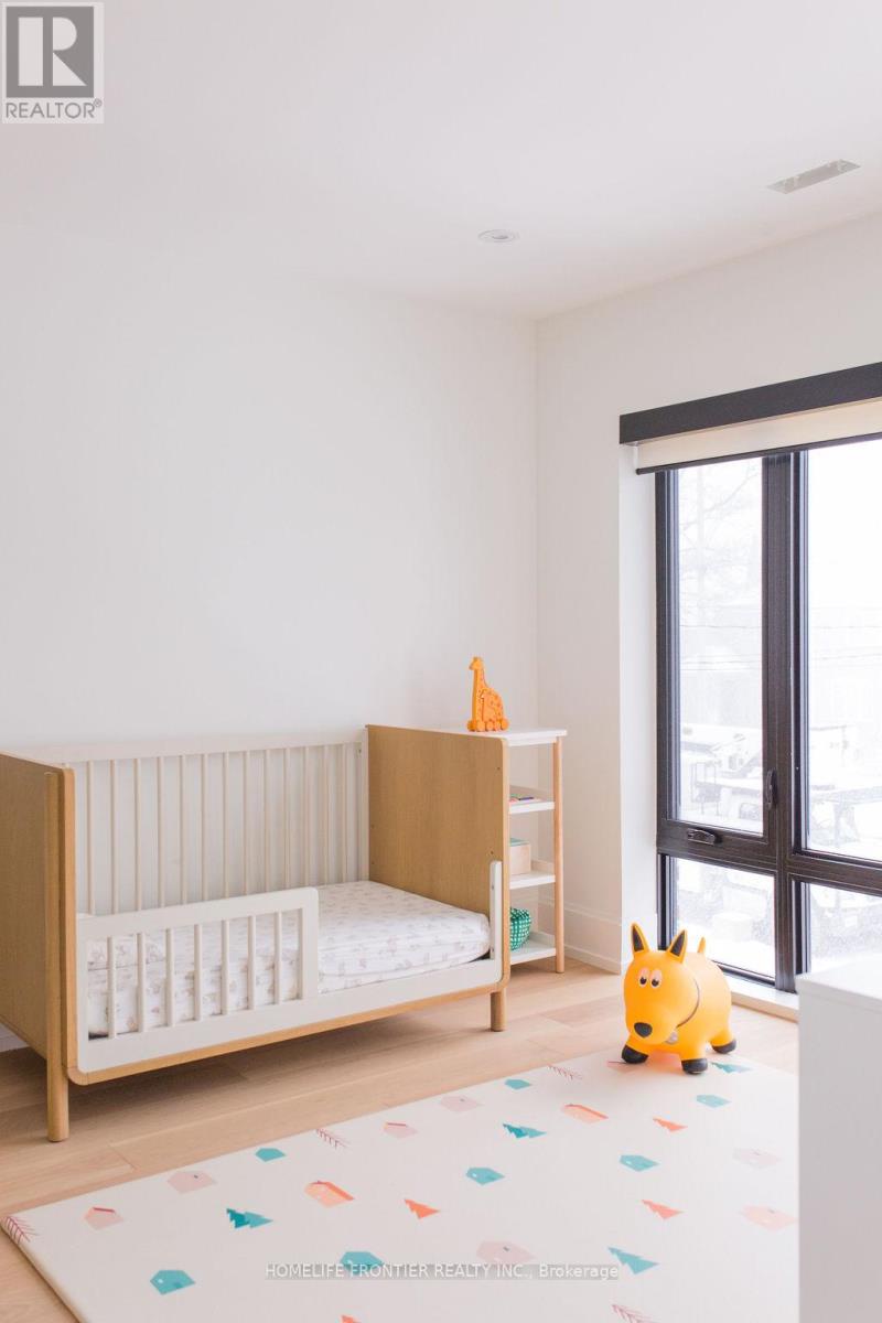 127 Glenvale Boulevard, Toronto (leaside), Ontario