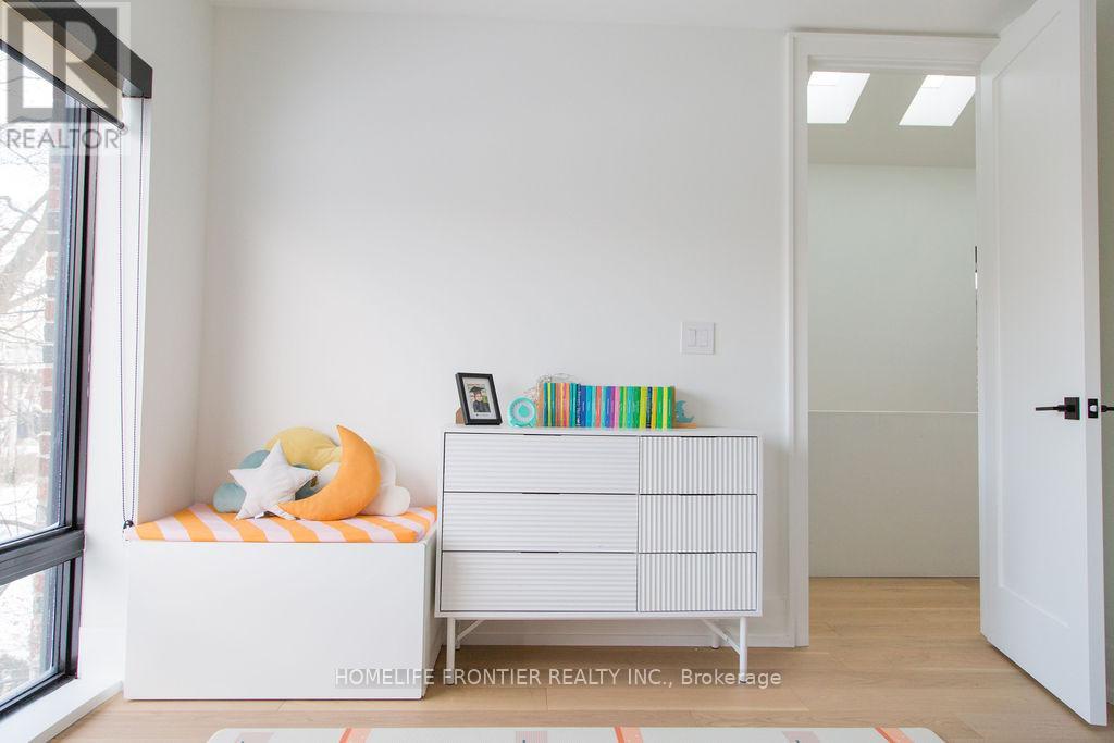 127 Glenvale Boulevard, Toronto (leaside), Ontario