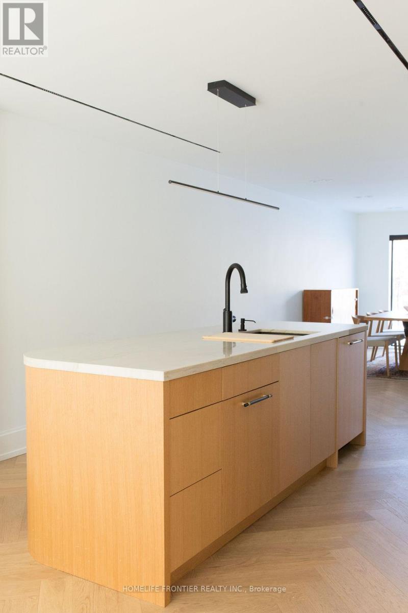 127 Glenvale Boulevard, Toronto (leaside), Ontario