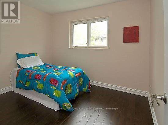 14 Dorward Drive, Toronto (mount Olive-silverstone-jamestown), Ontario