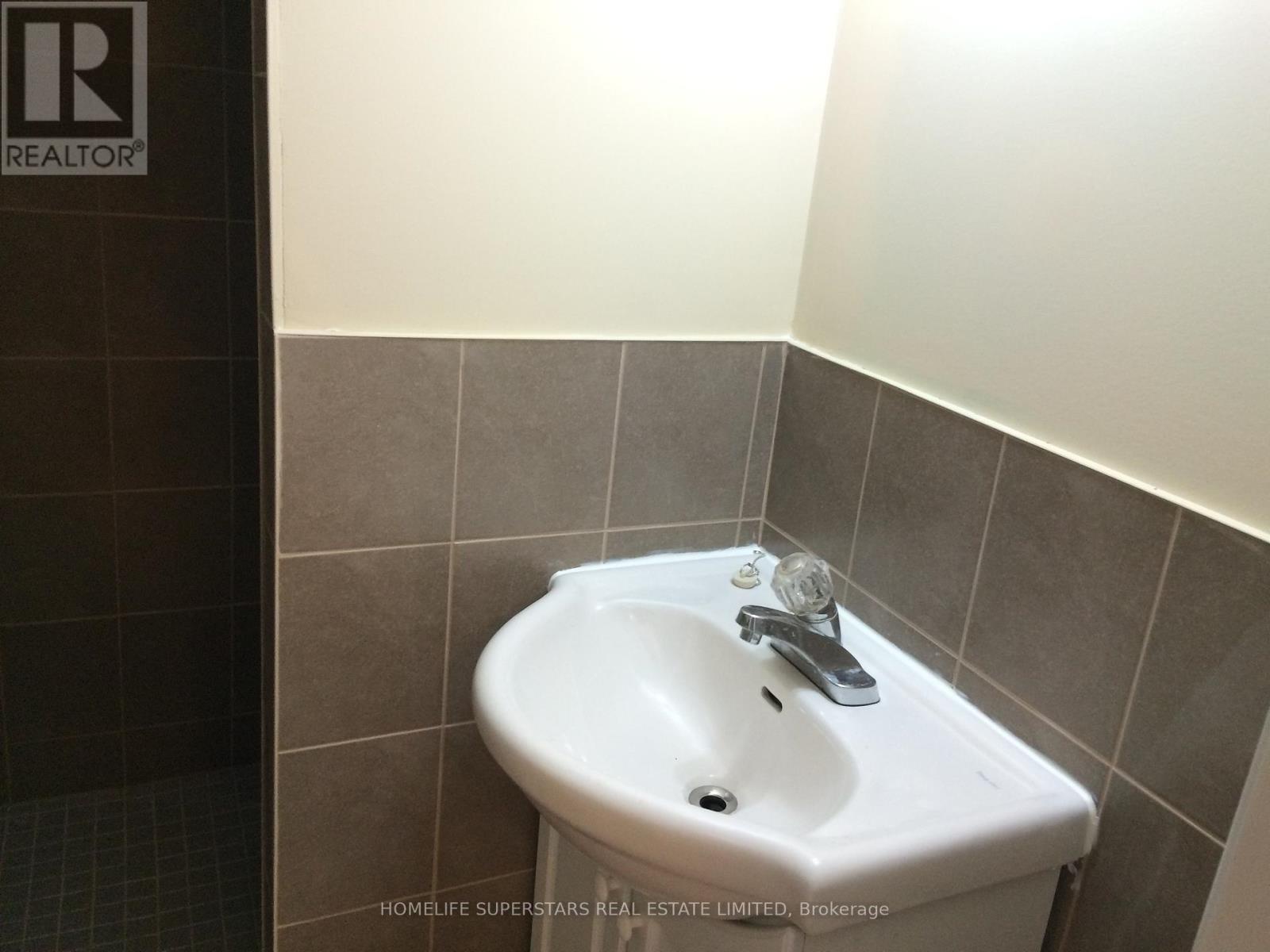 14 Dorward Drive, Toronto (mount Olive-silverstone-jamestown), Ontario