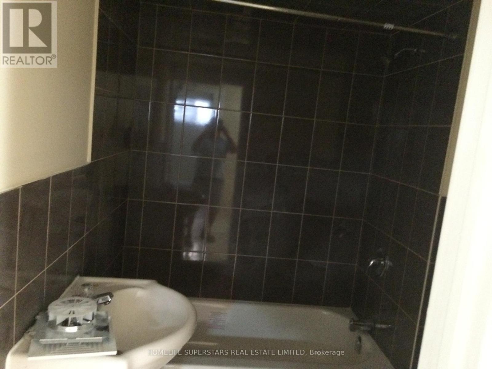 14 Dorward Drive, Toronto (mount Olive-silverstone-jamestown), Ontario