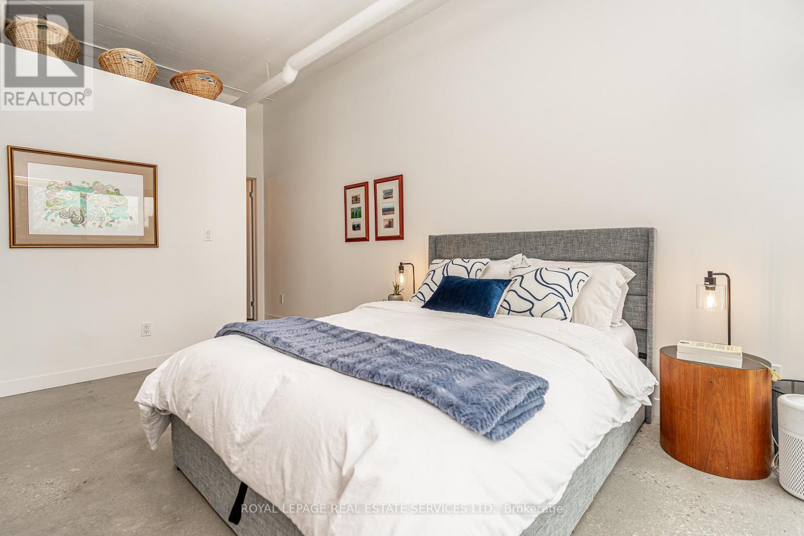 206 - 2 Fieldway Road, Toronto (islington-city Centre West), Ontario