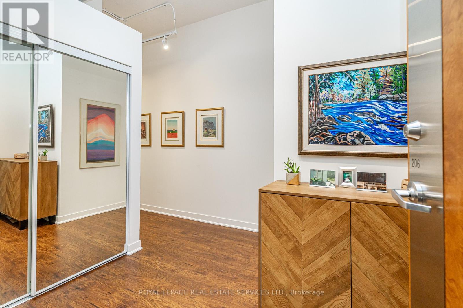 206 - 2 Fieldway Road, Toronto (islington-city Centre West), Ontario