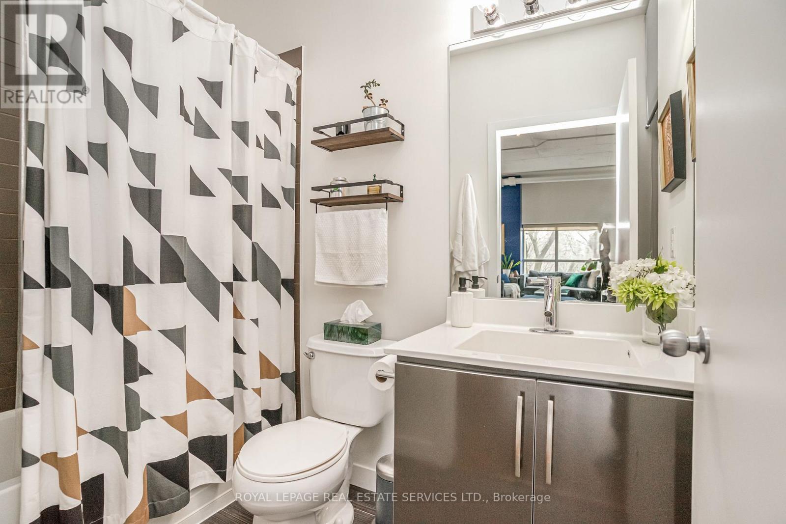 206 - 2 Fieldway Road, Toronto (islington-city Centre West), Ontario