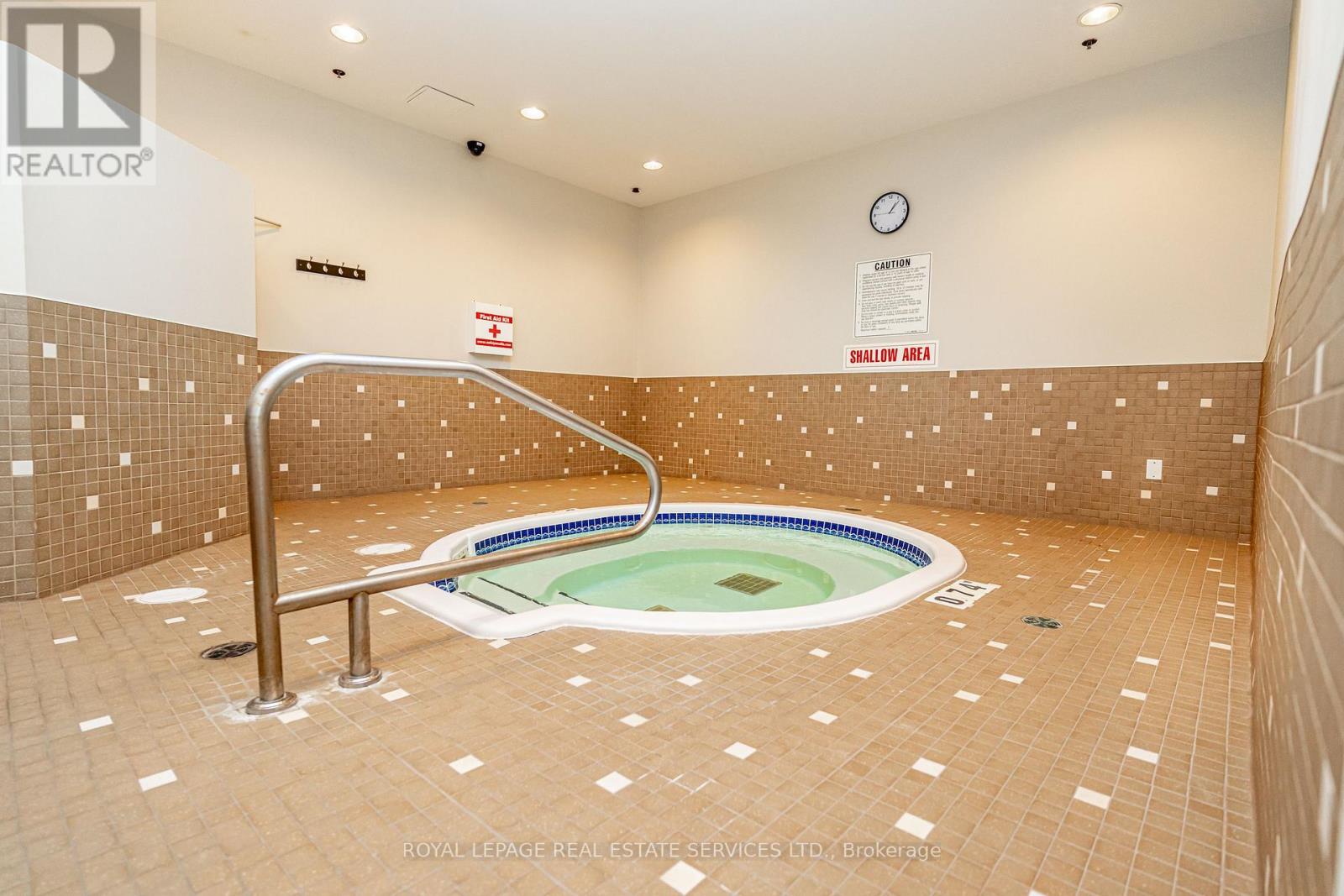 206 - 2 Fieldway Road, Toronto (islington-city Centre West), Ontario