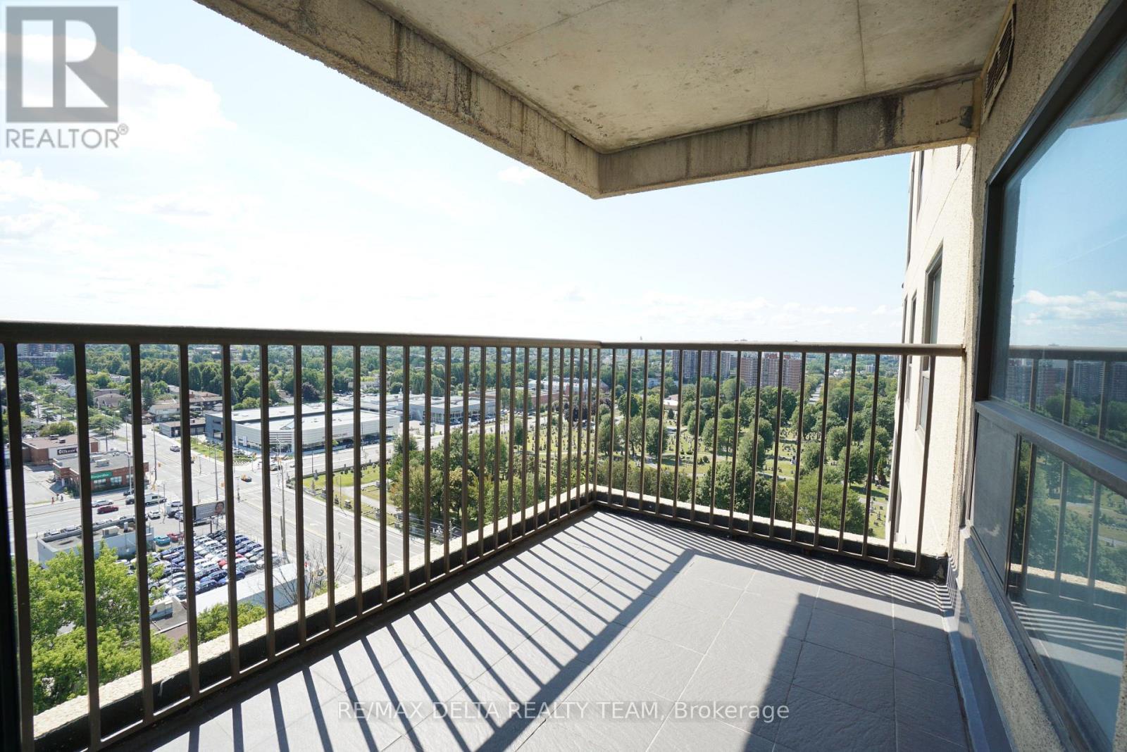 1506 - 545 St Laurent Boulevard, Ottawa, Ontario