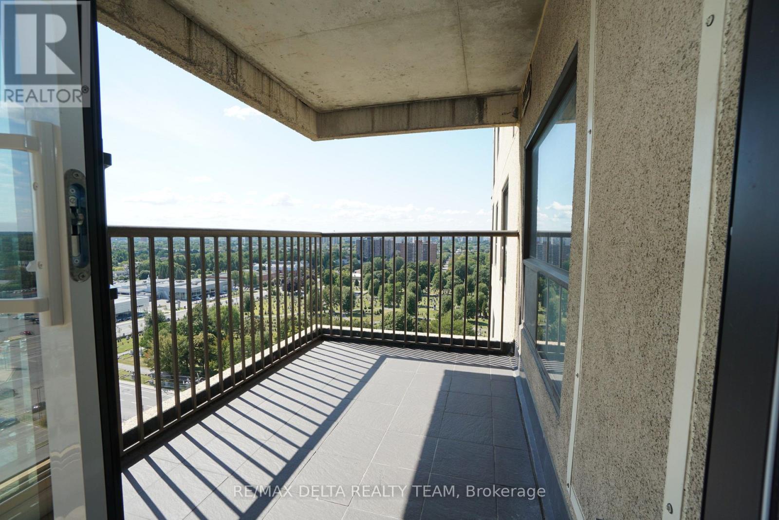 1506 - 545 St Laurent Boulevard, Ottawa, Ontario