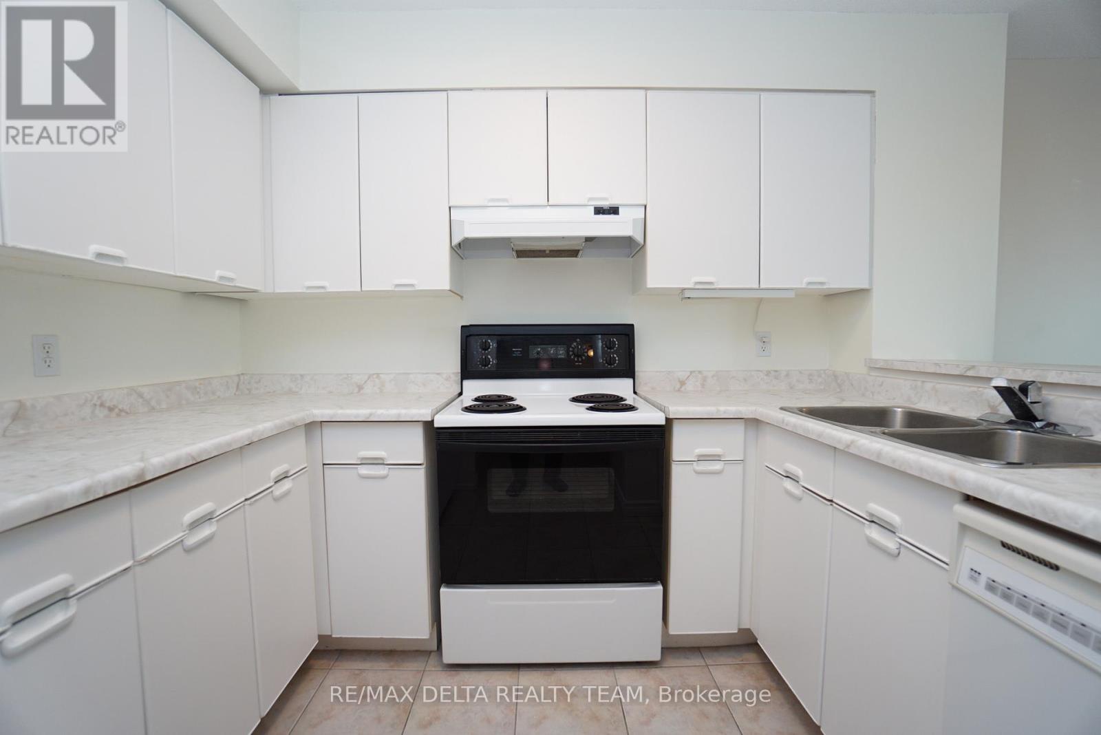 1506 - 545 St Laurent Boulevard, Ottawa, Ontario