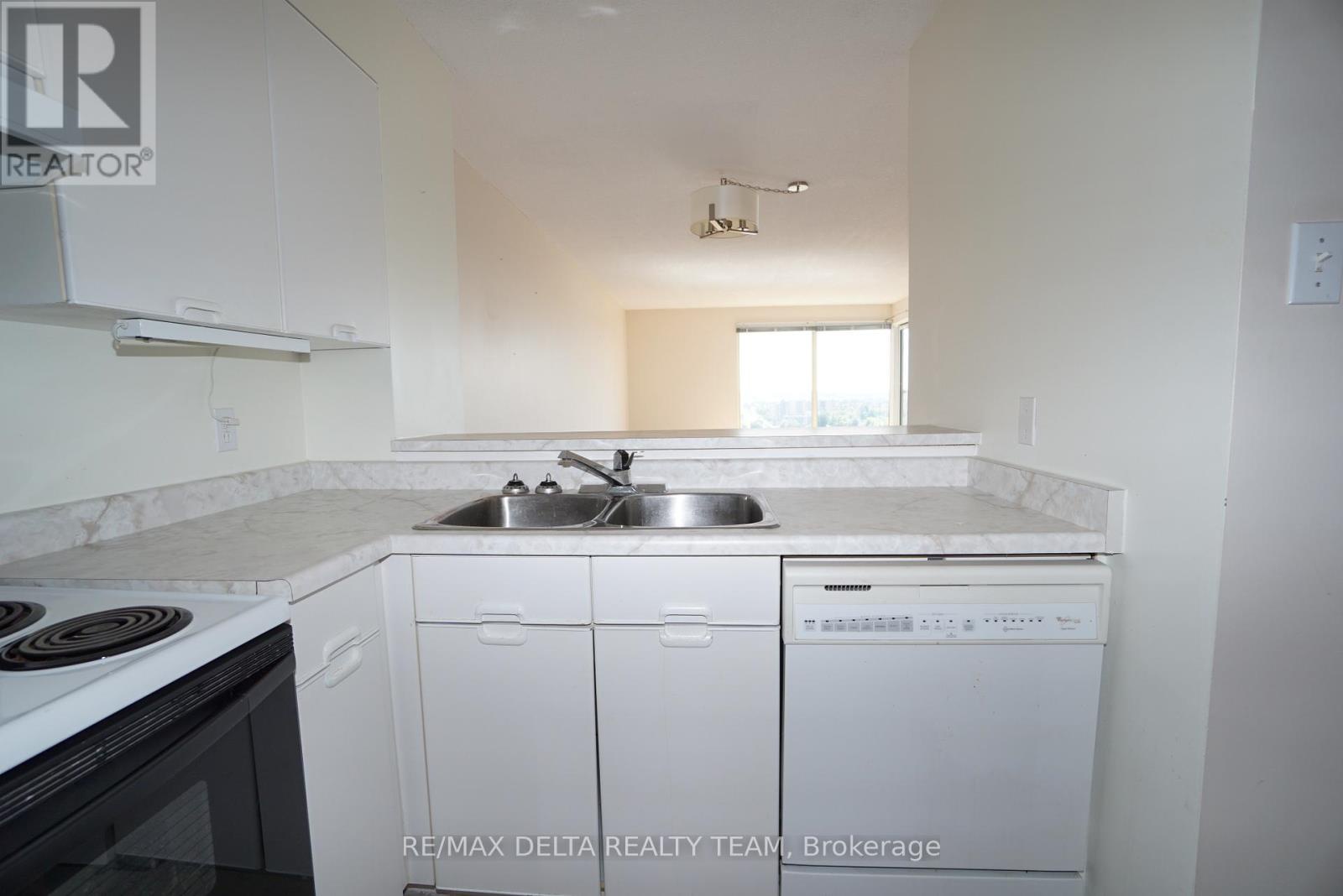 1506 - 545 St Laurent Boulevard, Ottawa, Ontario