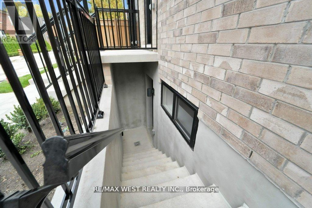 661 Winona Drive, Toronto (oakwood Village), Ontario