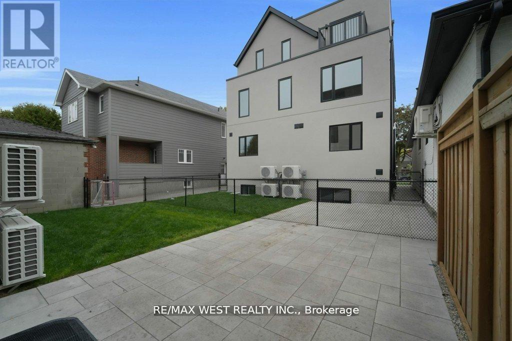 661 Winona Drive, Toronto (oakwood Village), Ontario