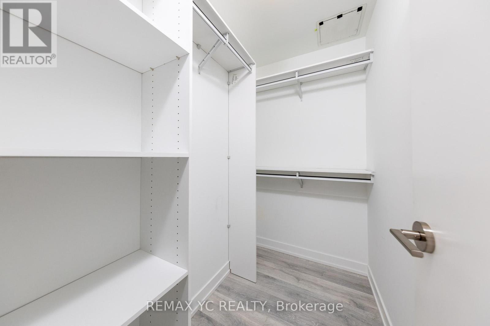 835 - 7 Golden Lion Heights N, Toronto (newtonbrook East), Ontario