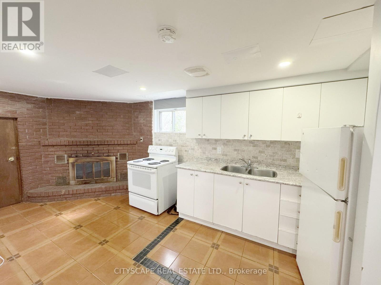 11 Melpham Court, Toronto (west Humber-clairville), Ontario