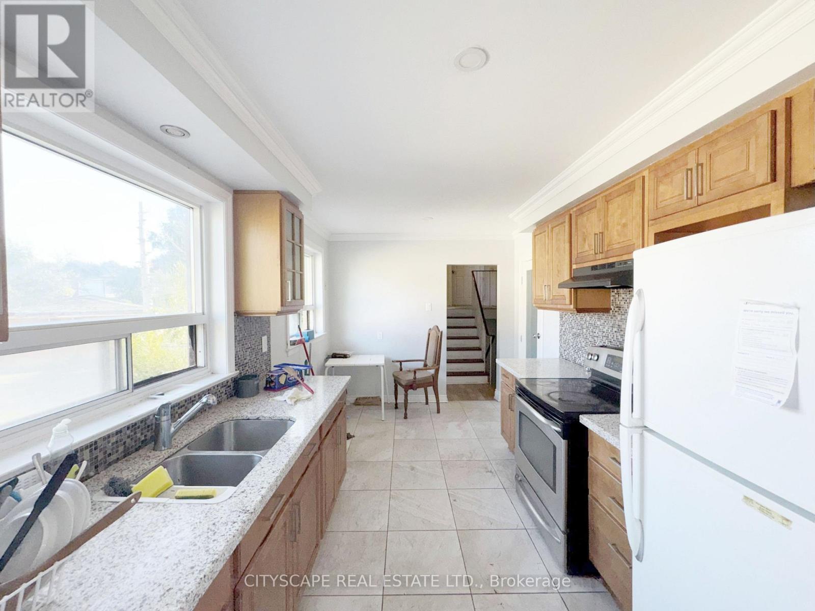 11 Melpham Court, Toronto (west Humber-clairville), Ontario