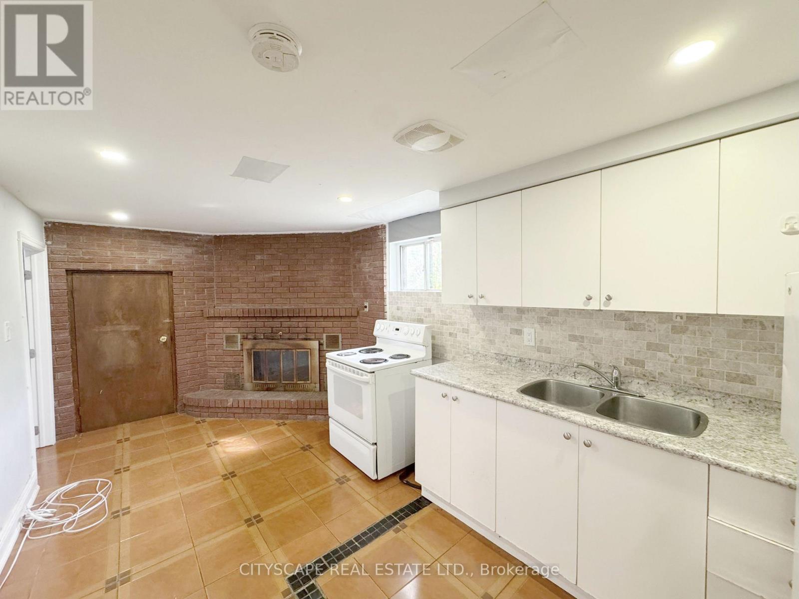 11 Melpham Court, Toronto (west Humber-clairville), Ontario