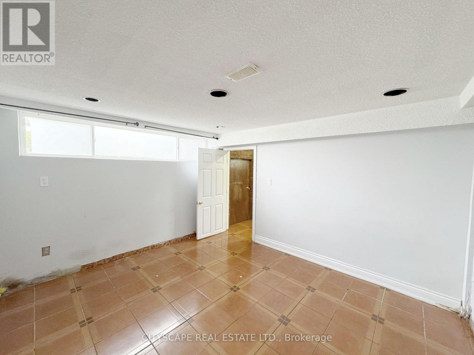 11 Melpham Court, Toronto (west Humber-clairville), Ontario