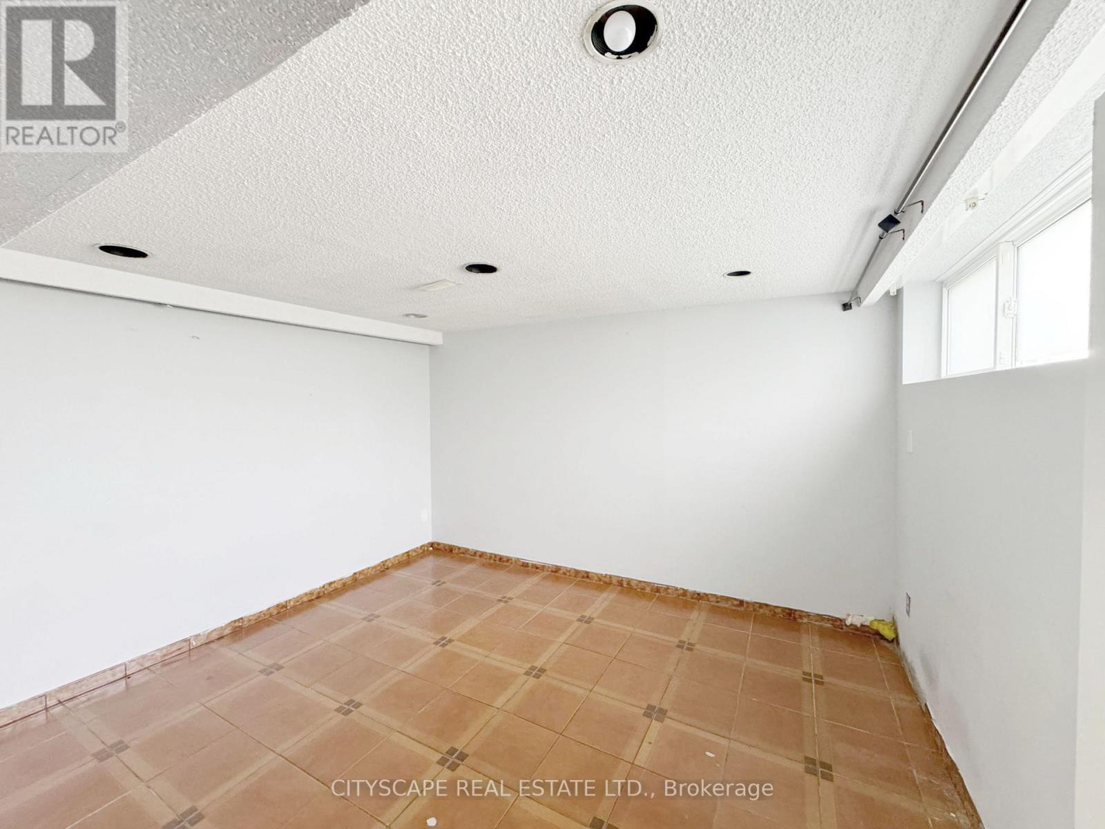 11 Melpham Court, Toronto (west Humber-clairville), Ontario