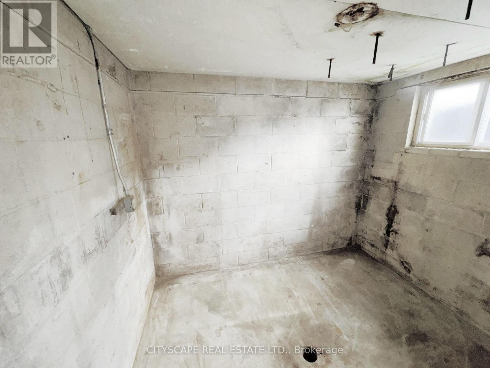 11 Melpham Court, Toronto (west Humber-clairville), Ontario