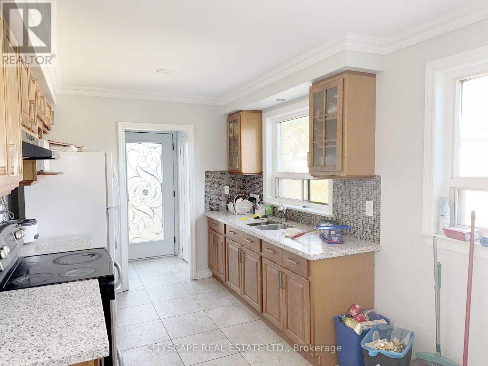 11 Melpham Court, Toronto (west Humber-clairville), Ontario