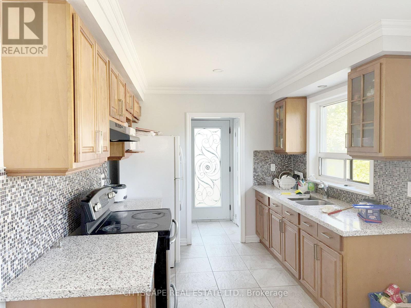 11 Melpham Court, Toronto (west Humber-clairville), Ontario