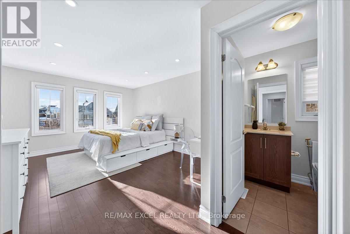 10 Deer Pass Road, East Gwillimbury (sharon), Ontario