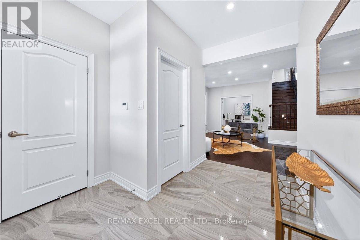 10 Deer Pass Road, East Gwillimbury (sharon), Ontario