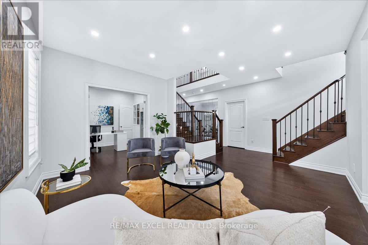 10 Deer Pass Road, East Gwillimbury (sharon), Ontario