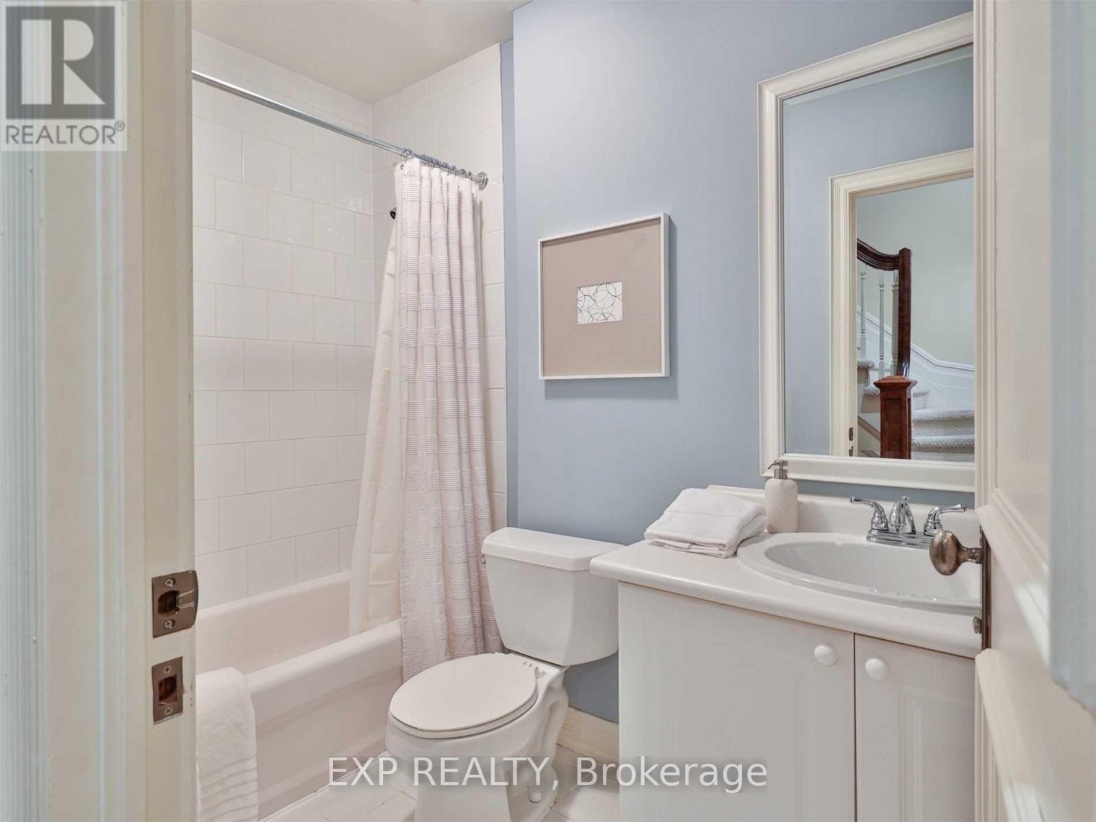 241 Poplar Plains Street, Toronto (casa Loma), Ontario