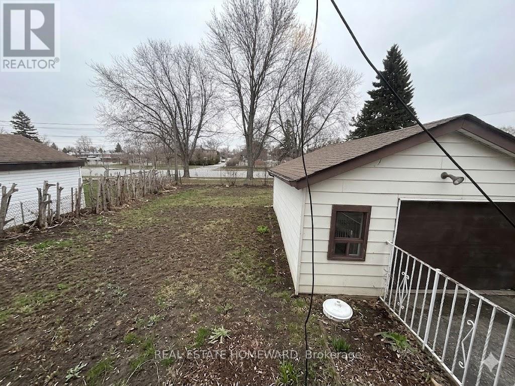 7 Dunlop Avenue, Toronto (clairlea-birchmount), Ontario