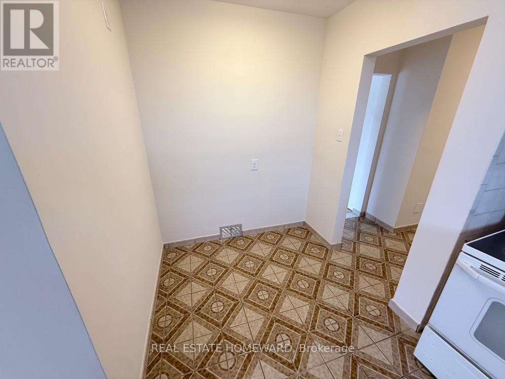 7 Dunlop Avenue, Toronto (clairlea-birchmount), Ontario