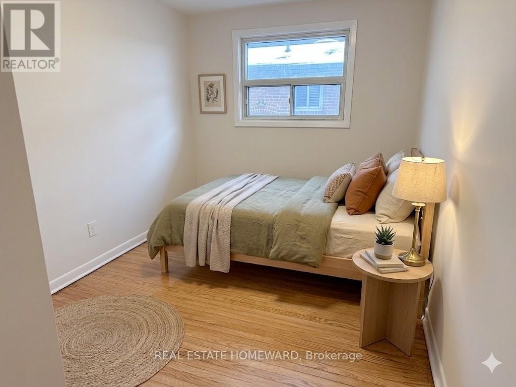 7 Dunlop Avenue, Toronto (clairlea-birchmount), Ontario