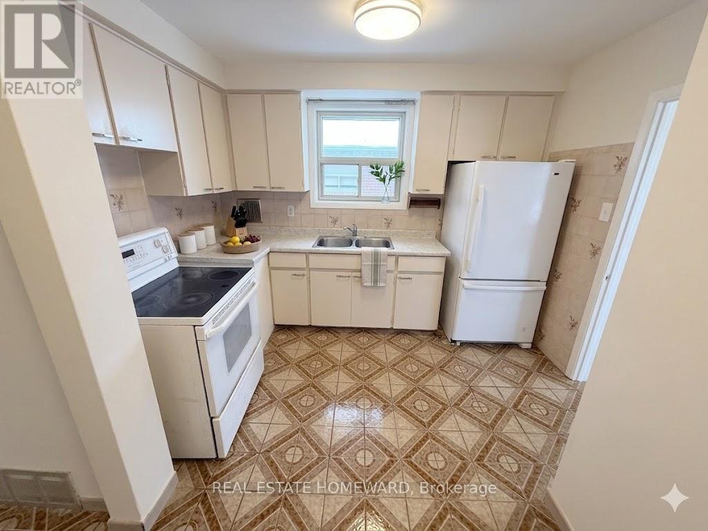 7 Dunlop Avenue, Toronto (clairlea-birchmount), Ontario