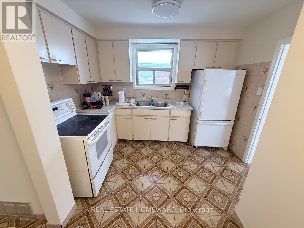 7 Dunlop Avenue, Toronto (clairlea-birchmount), Ontario