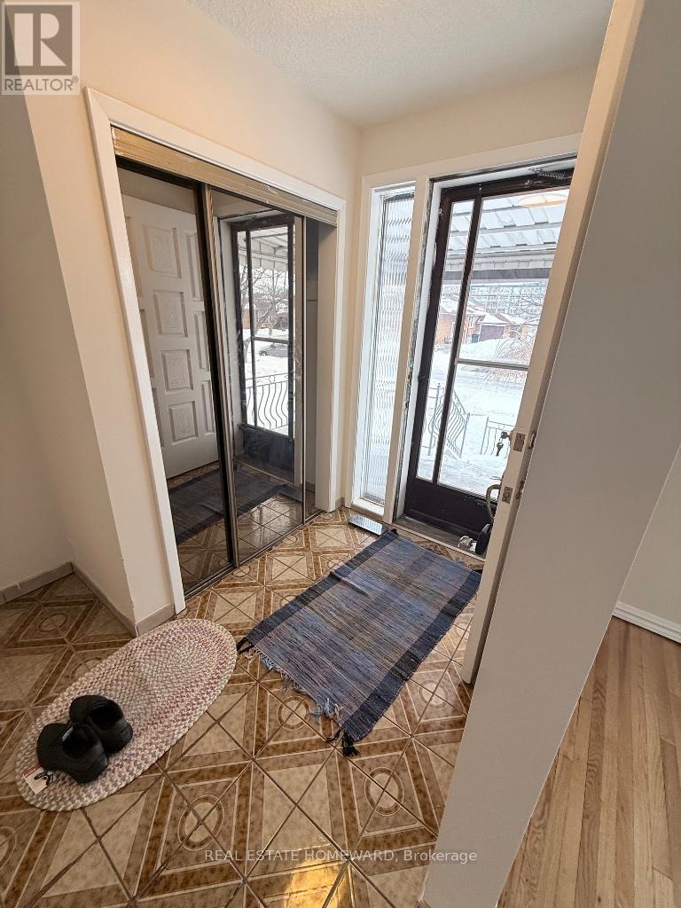 7 Dunlop Avenue, Toronto (clairlea-birchmount), Ontario