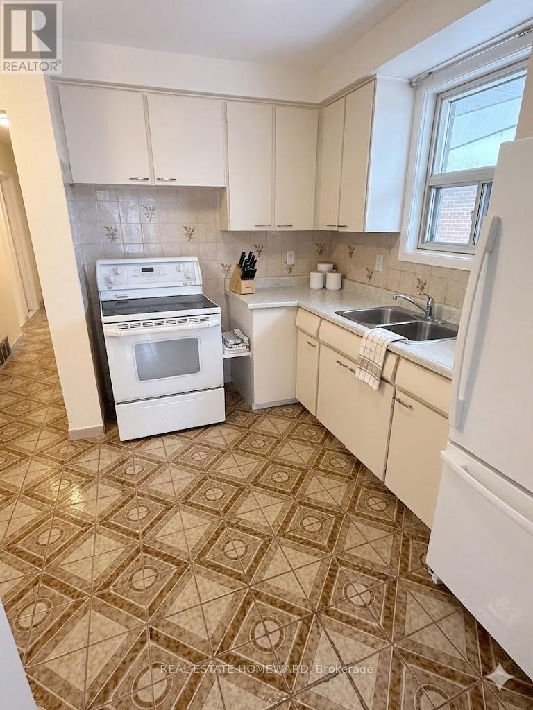 7 Dunlop Avenue, Toronto (clairlea-birchmount), Ontario