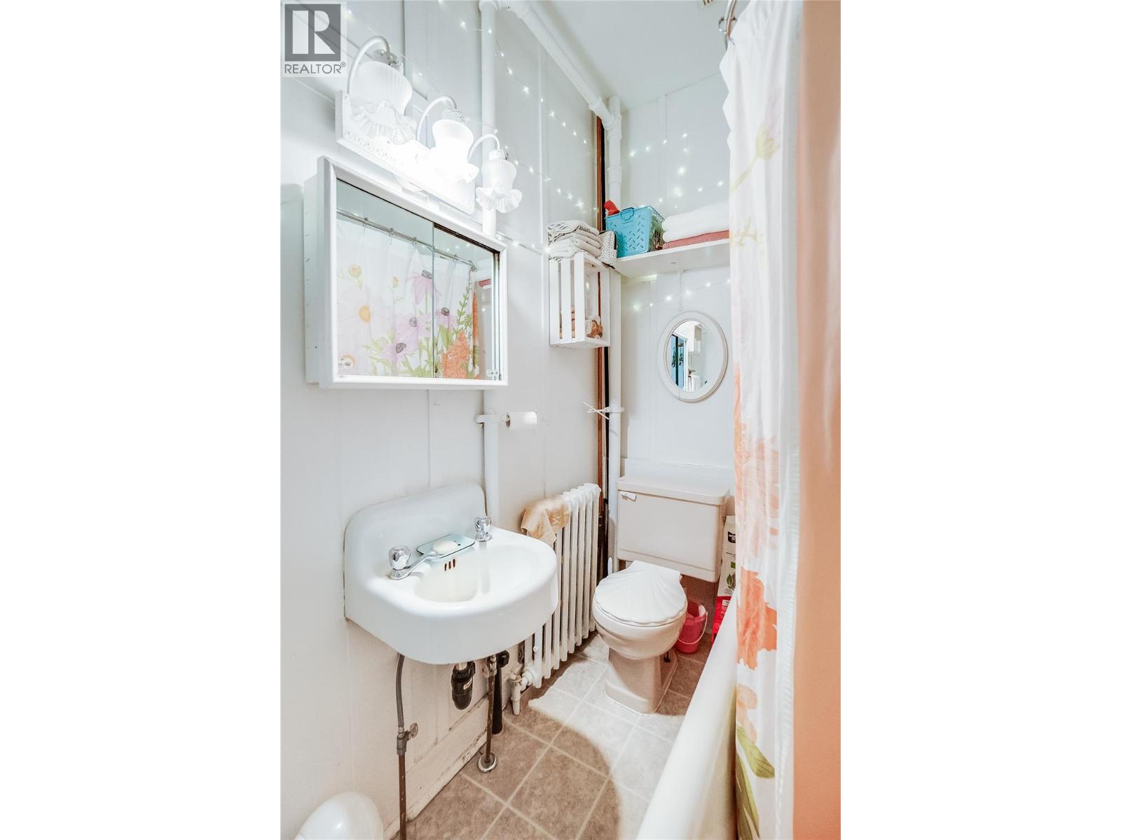 414 Falls Street, Nelson, British Columbia