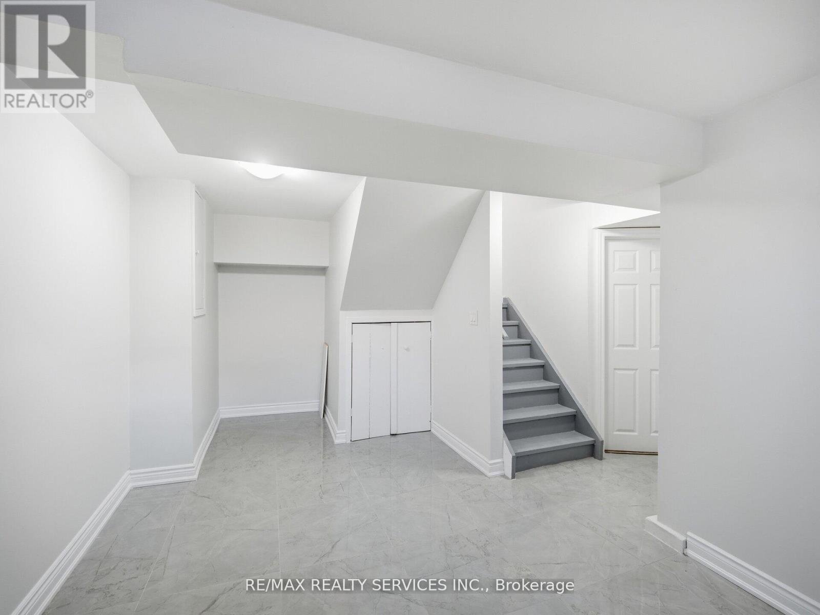 8 Deerpark Crescent, Brampton (brampton West), Ontario