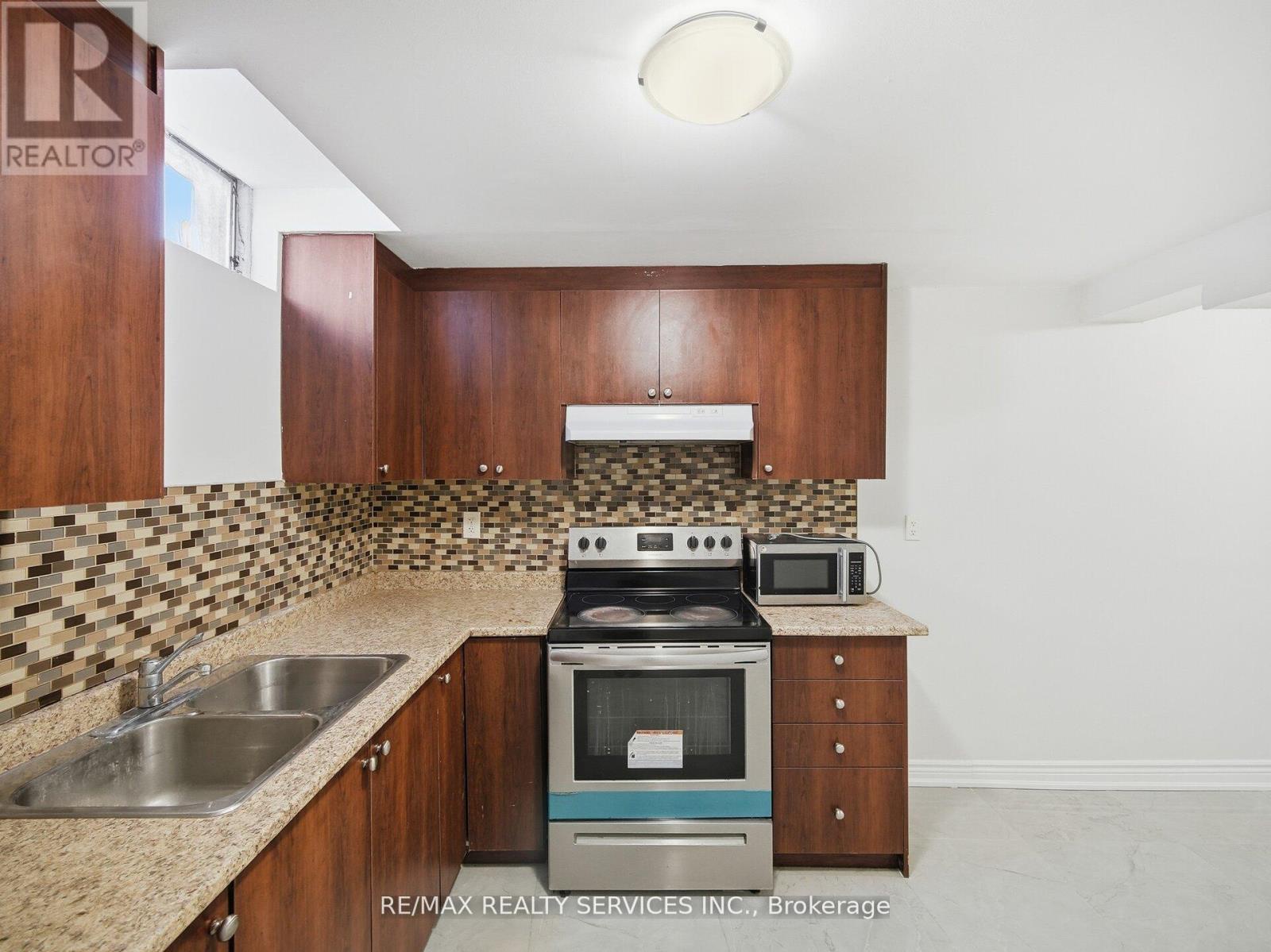 8 Deerpark Crescent, Brampton (brampton West), Ontario