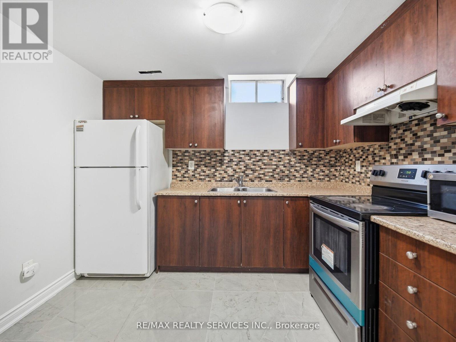 8 Deerpark Crescent, Brampton (brampton West), Ontario