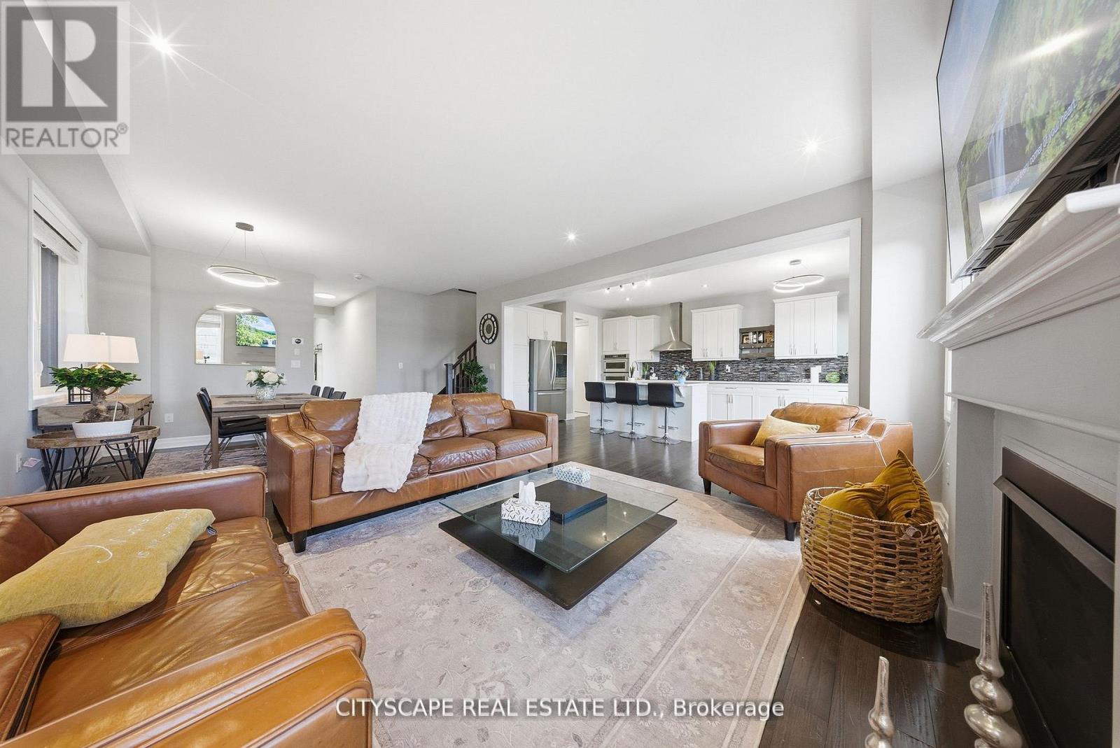 28 Celano Drive, Hamilton (waterdown), Ontario