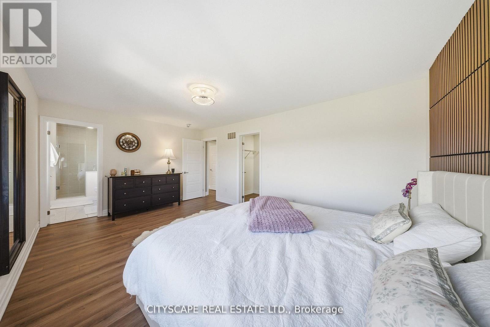 28 Celano Drive, Hamilton (waterdown), Ontario